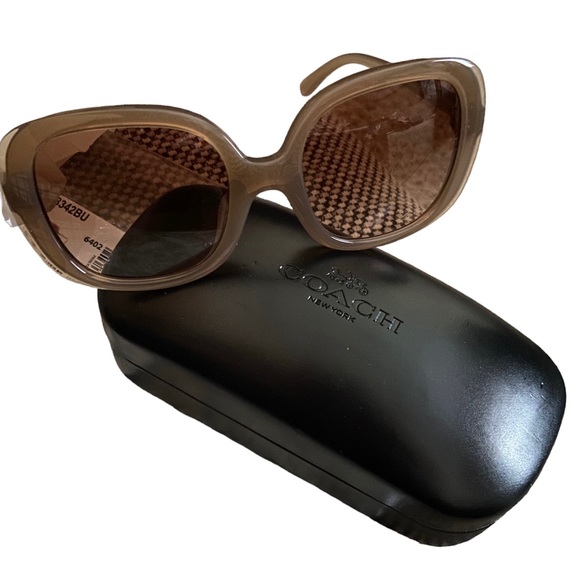 COACH Wildflower Milky Beige Sunglasses (discontinued) - Picture 4 of 8